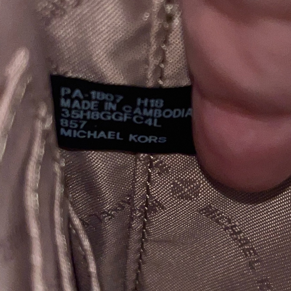 Michael Kors Giftables XL Zip Clutch Bag Saffiano Leather “Ballet” Heart Studs - Picture 8 of 12